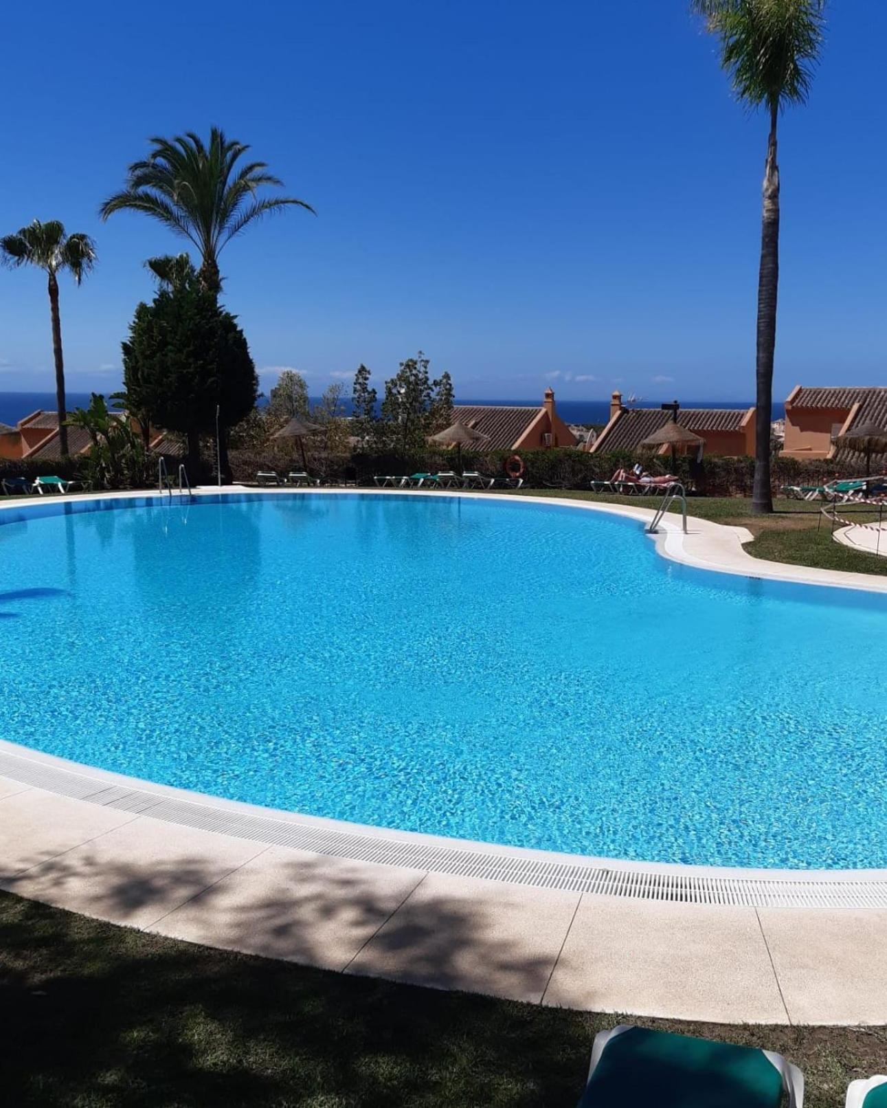 Apartmento Familiar Con Piscina Con Vista Al Mar Marbella